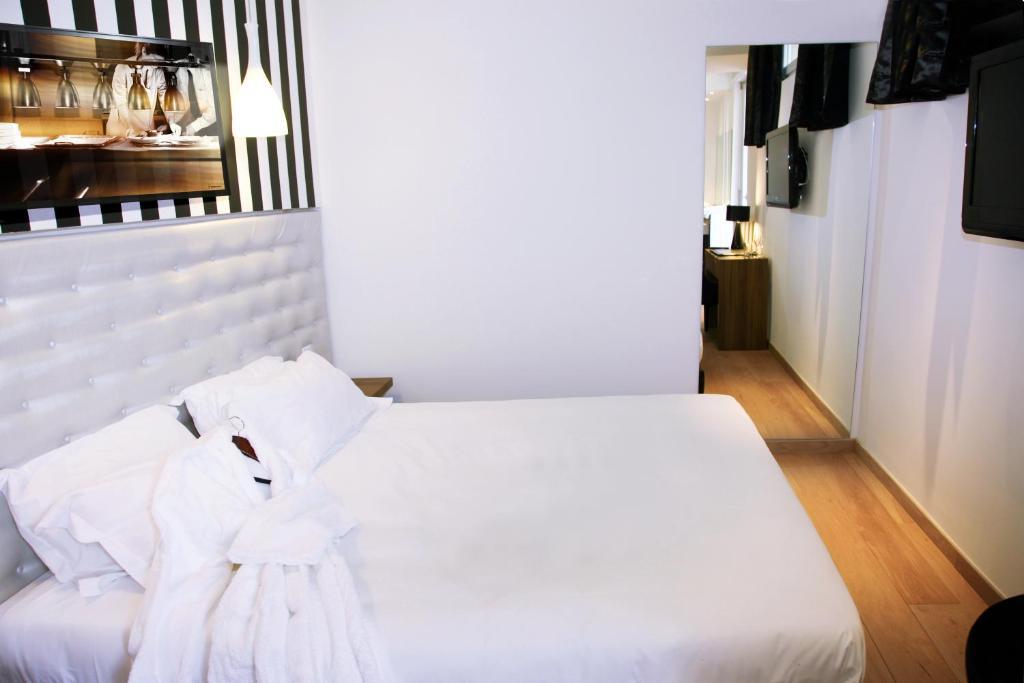 Sérignan-du-Comtat Le Pre Du Moulin - Maison Alonso - Hotel & Restaurant חדר תמונה